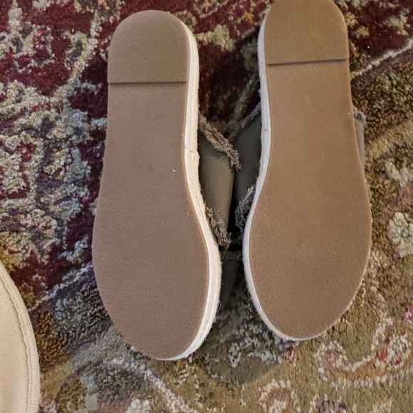 Shoes - Picture 3 of 3